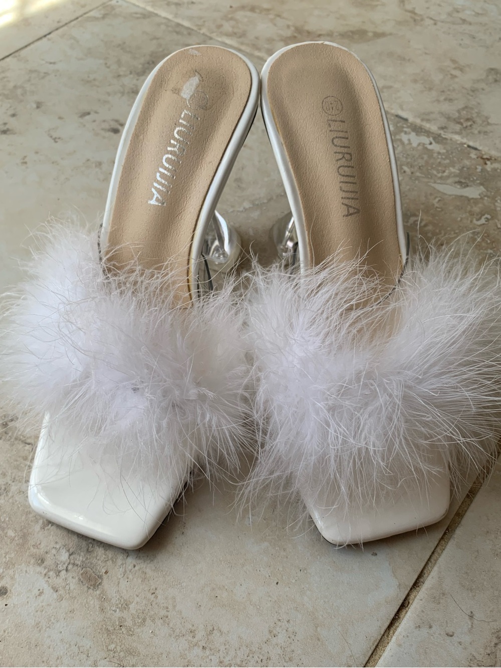 Liuruijia White Feather Fluff heels with clear pyramid bottom